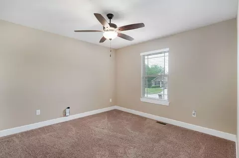 Bedroom - 4318 E Kentbrook Dr, Springfield, MO 65802 photo 4 of 5