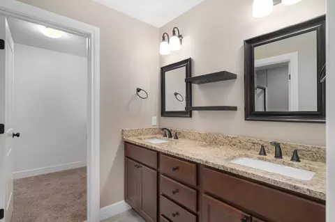 Bath - 4318 E Kentbrook Dr, Springfield, MO 65802 photo 1 of 3