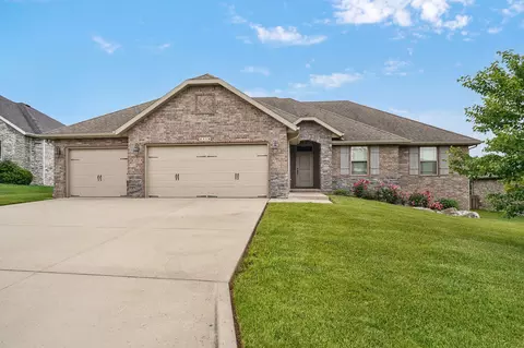 Exterior - 4318 E Kentbrook Dr, Springfield, MO 65802 photo 3 of 11