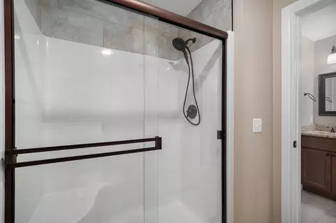 Bath - 4318 E Kentbrook Dr, Springfield, MO 65802 photo 2 of 3