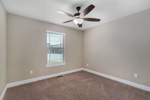 Bedroom - 4318 E Kentbrook Dr, Springfield, MO 65802 photo 3 of 5