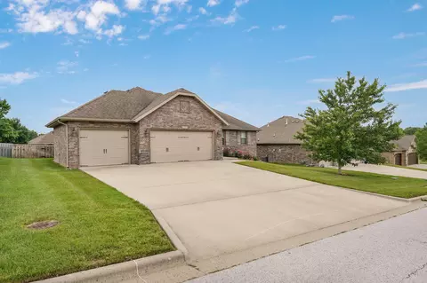 Exterior - 4318 E Kentbrook Dr, Springfield, MO 65802 photo 2 of 11