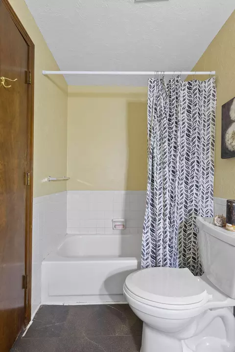 Bath - 3355 S Robberson Ave, Springfield, MO 65807 photo 4 of 4