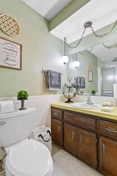 Bath - 3355 S Robberson Ave, Springfield, MO 65807 photo 3 of 4