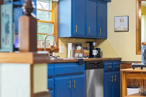 Kitchen - 3355 S Robberson Ave, Springfield, MO 65807 photo 4 of 6