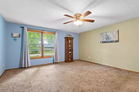 Living - 3355 S Robberson Ave, Springfield, MO 65807 photo 5 of 5