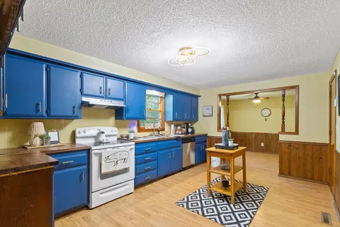Kitchen - 3355 S Robberson Ave, Springfield, MO 65807 photo 1 of 6