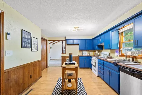 Kitchen - 3355 S Robberson Ave, Springfield, MO 65807 photo 3 of 6