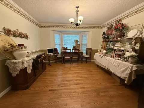 Dining - 1443 E Powell St, Springfield, MO 65804 photo 1 of 1
