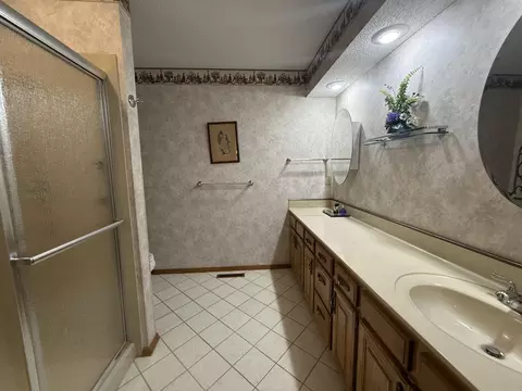 Bath - 1443 E Powell St, Springfield, MO 65804 photo 1 of 4