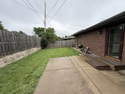 Exterior - 1443 E Powell St, Springfield, MO 65804 photo 2 of 3