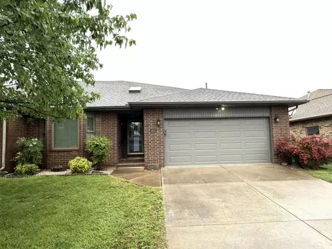 1443 E Powell St, Springfield, MO 65804