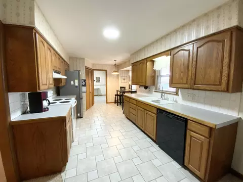 Kitchen - 2049 S Brighton Dr, Springfield, MO 65804 photo 1 of 4