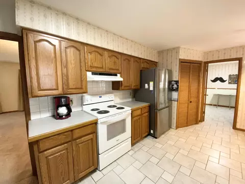 Kitchen - 2049 S Brighton Dr, Springfield, MO 65804 photo 2 of 4