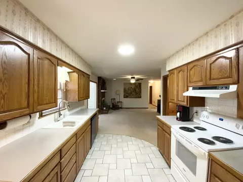 Kitchen - 2049 S Brighton Dr, Springfield, MO 65804 photo 4 of 4