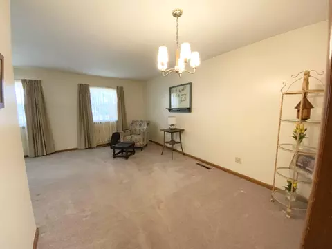 Living - 2049 S Brighton Dr, Springfield, MO 65804 photo 5 of 11