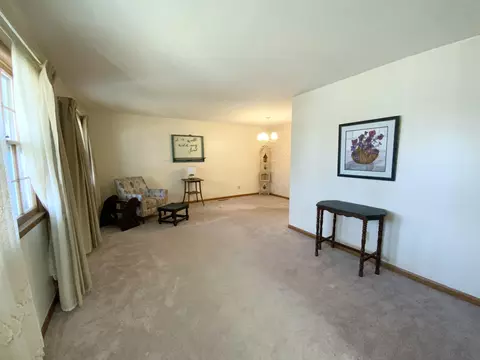 Living - 2049 S Brighton Dr, Springfield, MO 65804 photo 2 of 11