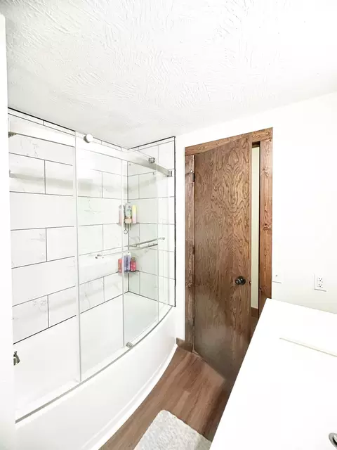 Bath - 8686 Fairway St, Willard, MO 65781 photo 4 of 5