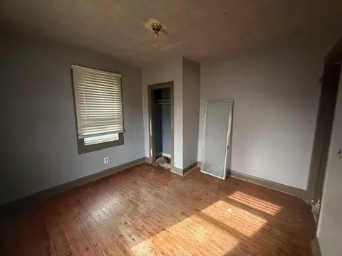 Bedroom - 2516 W Elm St, Springfield, MO 65806 photo 3 of 4