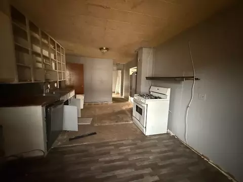 Entry Way - 2516 W Elm St, Springfield, MO 65806 photo 1 of 3