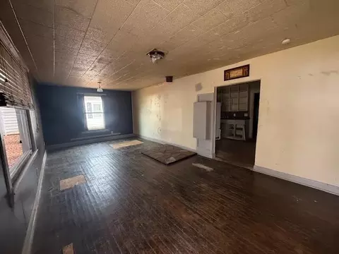 Living - 2516 W Elm St, Springfield, MO 65806 photo 1 of 3