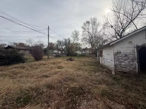 Exterior - 2516 W Elm St, Springfield, MO 65806 photo 2 of 4