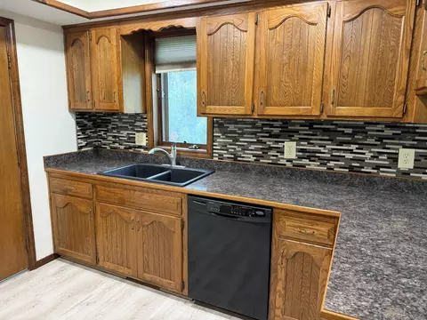 Kitchen - 6208 E Spring Circle Dr, Springfield, MO 65809 photo 4 of 8