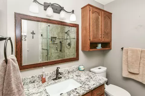Bath - 6208 E Spring Circle Dr, Springfield, MO 65809 photo 4 of 5
