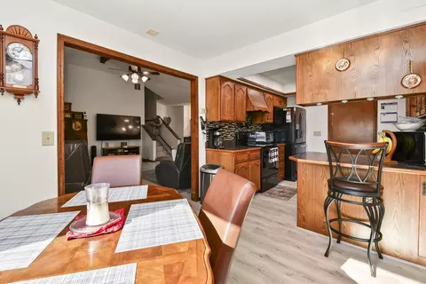 Dining - 6208 E Spring Circle Dr, Springfield, MO 65809 photo 2 of 3