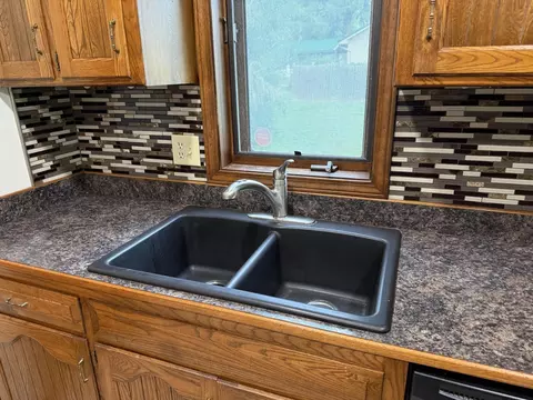 Kitchen - 6208 E Spring Circle Dr, Springfield, MO 65809 photo 5 of 8