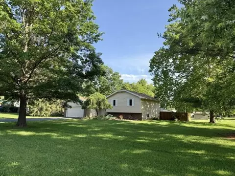 6208 E Spring Circle Dr, Springfield, MO 65809