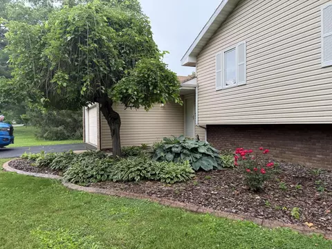 Exterior - 6208 E Spring Circle Dr, Springfield, MO 65809 photo 3 of 16