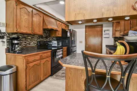 Kitchen - 6208 E Spring Circle Dr, Springfield, MO 65809 photo 2 of 8