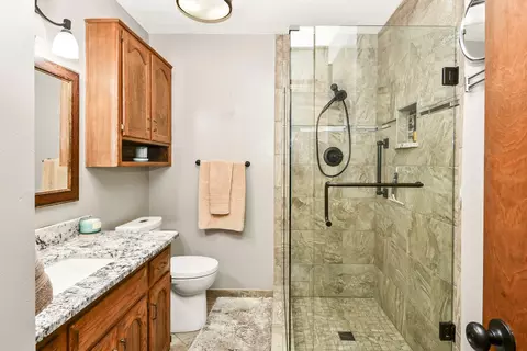 Bath - 6208 E Spring Circle Dr, Springfield, MO 65809 photo 3 of 5