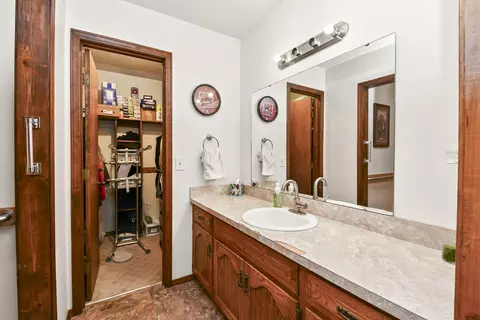 Bath - 6208 E Spring Circle Dr, Springfield, MO 65809 photo 1 of 5
