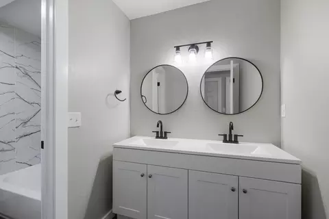 Bath - 1520 S Devon Rd, Springfield, MO 65809 photo 8 of 9