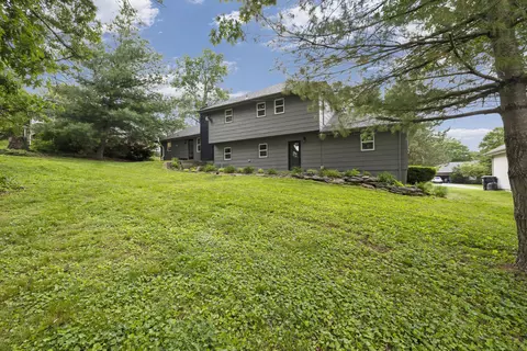 Exterior - 1520 S Devon Rd, Springfield, MO 65809 photo 6 of 8