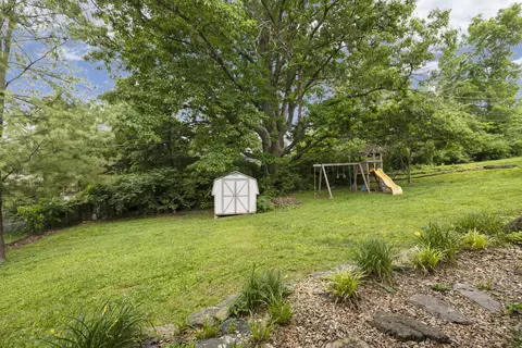 Exterior - 1520 S Devon Rd, Springfield, MO 65809 photo 3 of 8