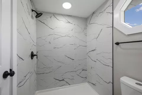 Bath - 1520 S Devon Rd, Springfield, MO 65809 photo 4 of 9