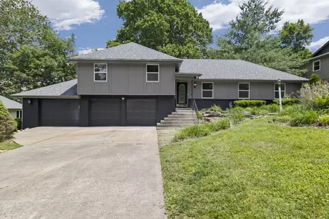1520 S Devon Rd, Springfield, MO 65809