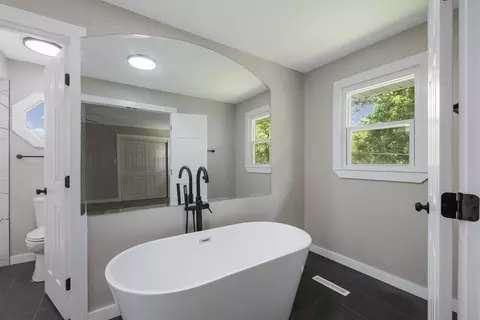 Bath - 1520 S Devon Rd, Springfield, MO 65809 photo 1 of 9