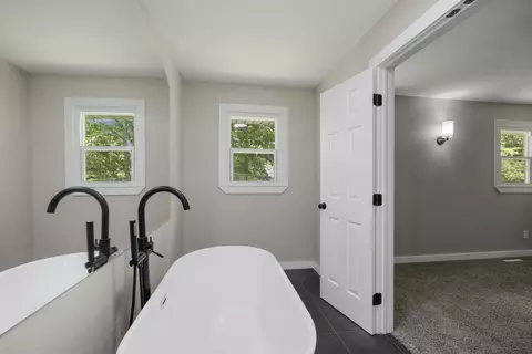 Bath - 1520 S Devon Rd, Springfield, MO 65809 photo 3 of 9