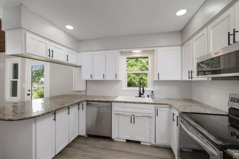 Kitchen - 1520 S Devon Rd, Springfield, MO 65809 photo 1 of 3