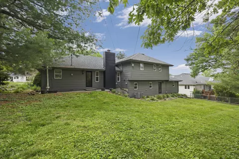 Exterior - 1520 S Devon Rd, Springfield, MO 65809 photo 4 of 8