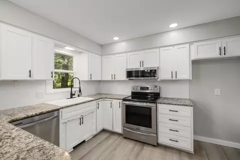 Kitchen - 1520 S Devon Rd, Springfield, MO 65809 photo 2 of 3