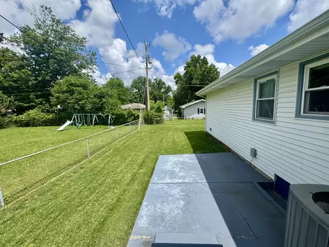 Exterior - 2425 E Loren St, Springfield, MO 65804 photo 6 of 9