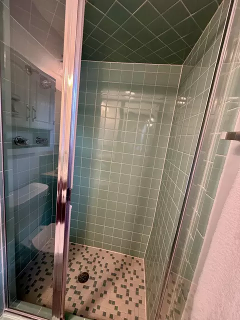 Bath - 2425 E Loren St, Springfield, MO 65804 photo 4 of 4