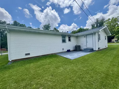 Exterior - 2425 E Loren St, Springfield, MO 65804 photo 7 of 9
