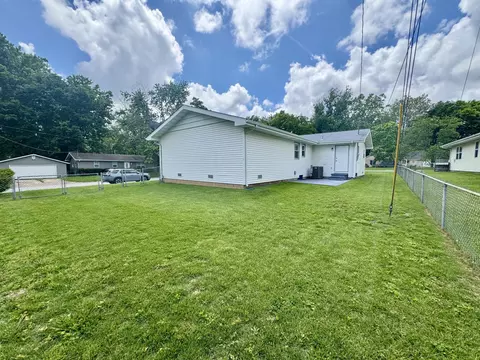 Exterior - 2425 E Loren St, Springfield, MO 65804 photo 8 of 9