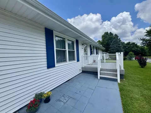 Exterior - 2425 E Loren St, Springfield, MO 65804 photo 3 of 9